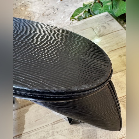 Louis Vuitton 💫 Epi Leather Bag 💫 - Picture 9 of 14